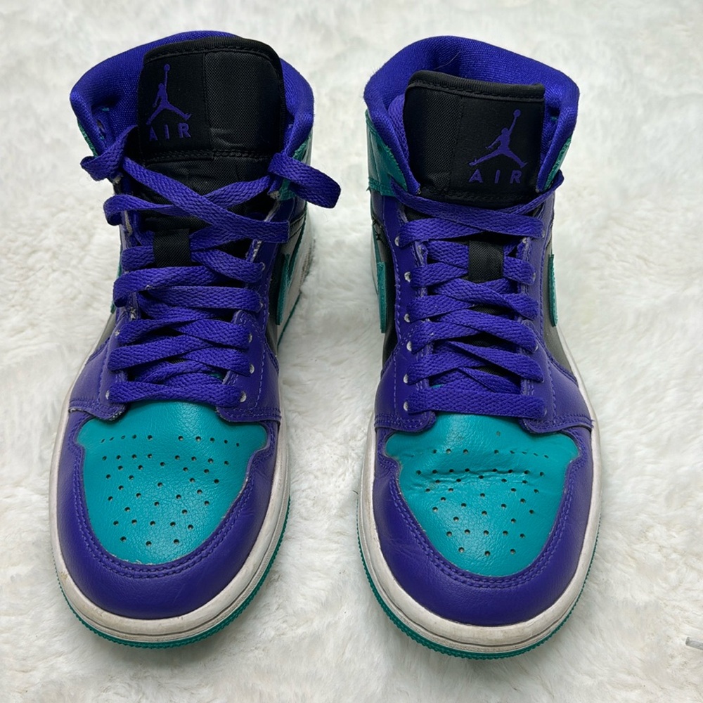 Womens Nike Air Jordan 1 Mid "Black Grape"